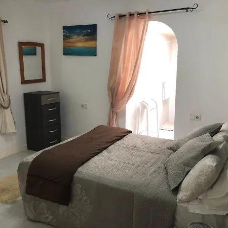Caserones 6, Attractive 2 Bed Bungalow Puerto del Carmen (Lanzarote)